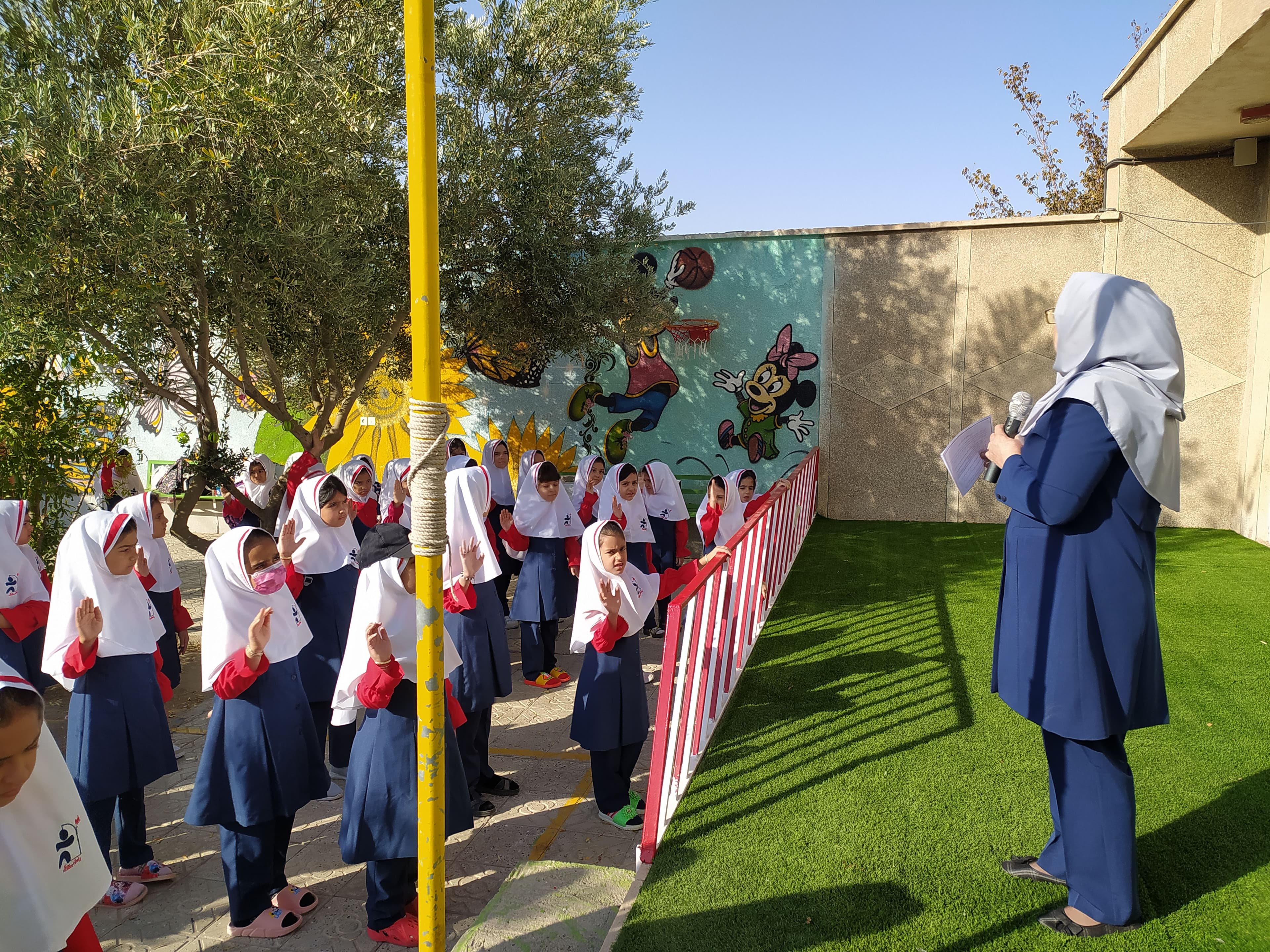 سوم مهرماه مدرسه ی ما